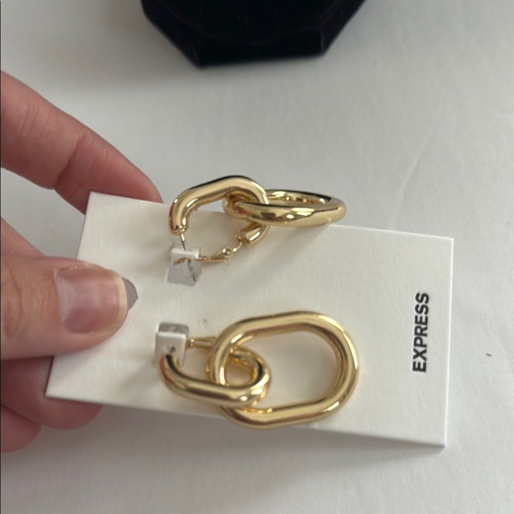 NWT Express Gold Link Earrings - Picture 3 of 7